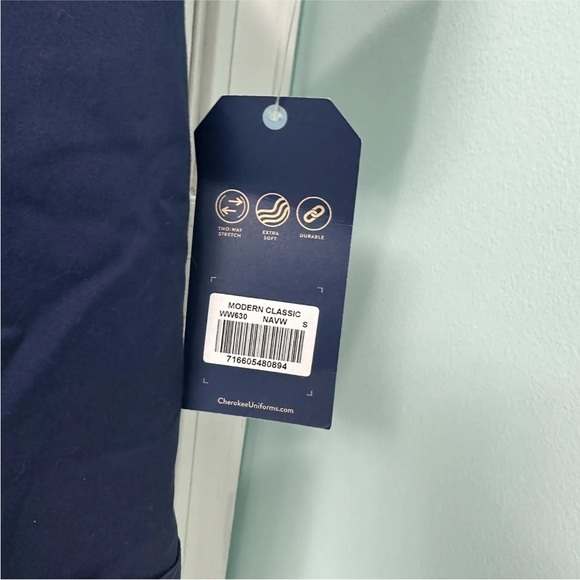 NWT Cherokee Workwear Womens Navy Stretch V-Neck Top Size Small - Picture 2 of 8